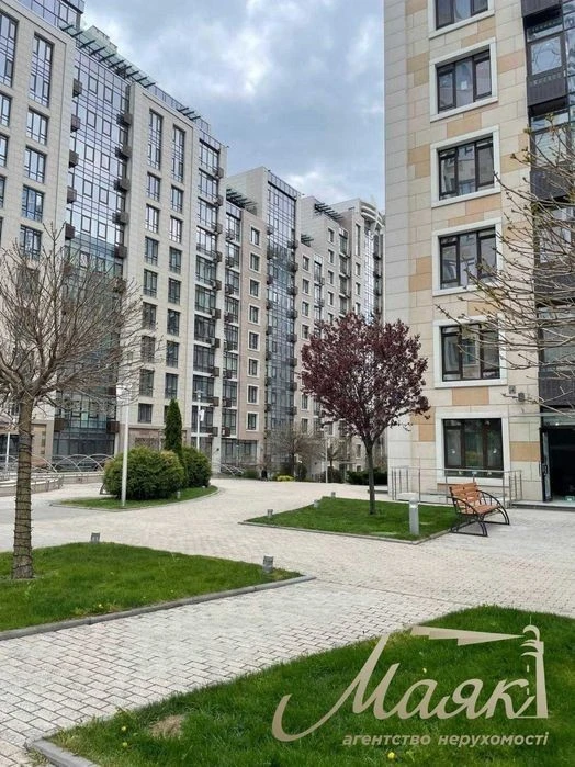4-room apartment for sale in Bulvar Fontanov residential complex, ul. Sap