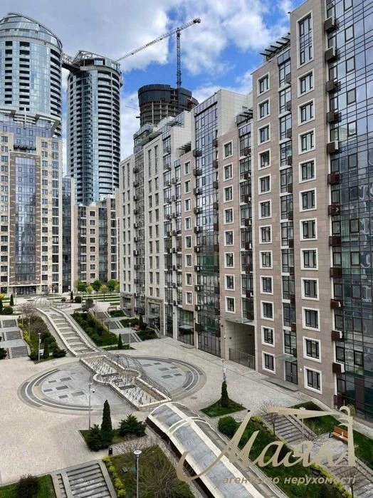 4-room apartment for sale in Bulvar Fontanov residential complex, ul. Sap
