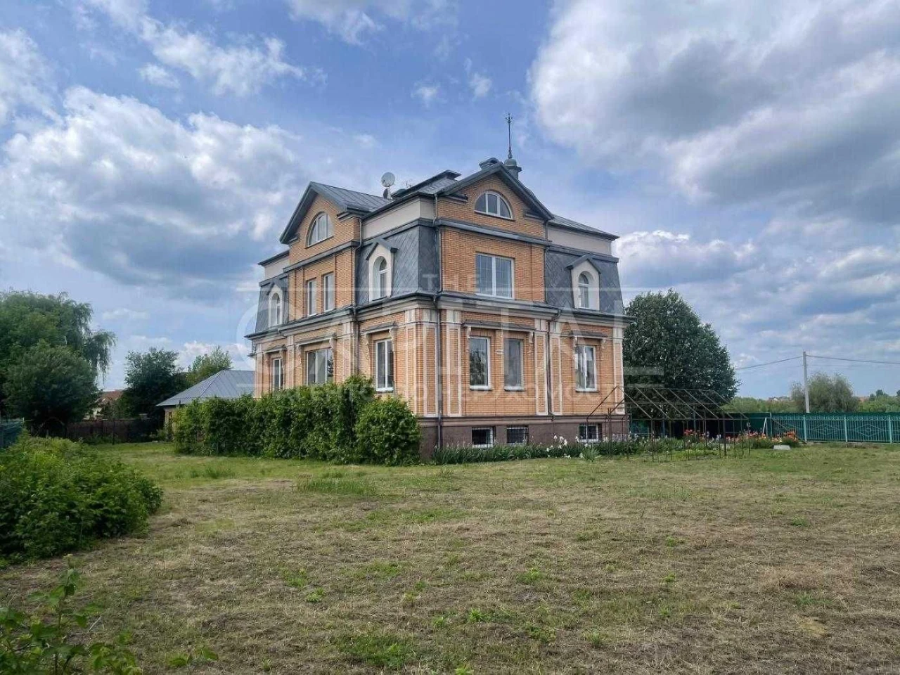 Sale / House / Beregova Street, Hatne (430 m2) 30 acres