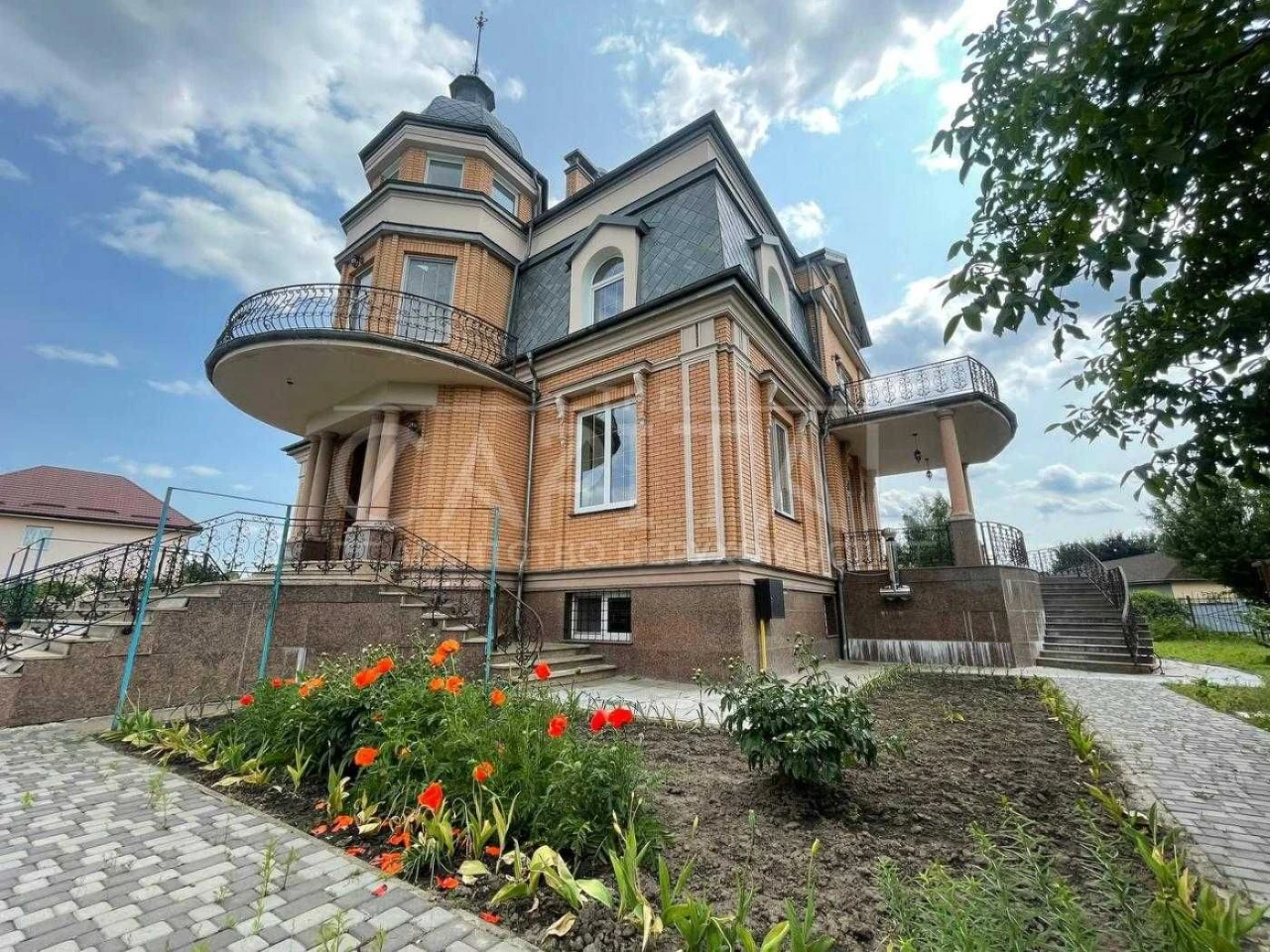 Sale / House / Beregova Street, Hatne (430 m2) 30 acres