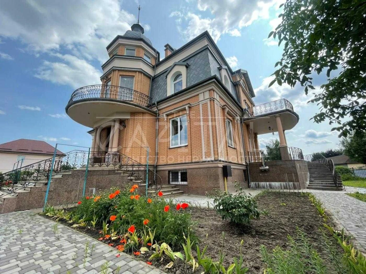 Sale / House / Beregova Street, Hatne (430 m2) 30 acres