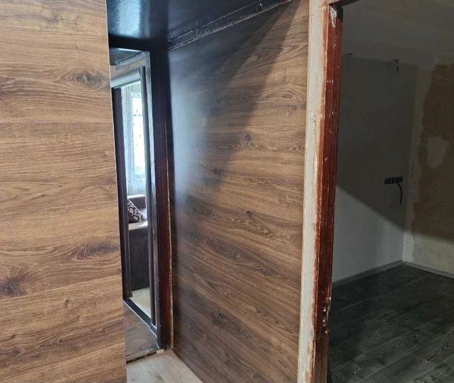 Продам 2 комнатную квартиру в кирпичном доме на ул. ак. Забо