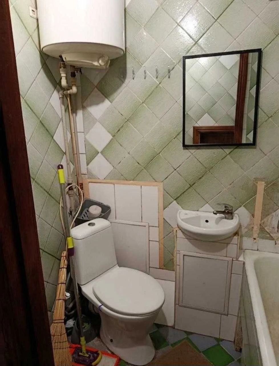 Продам 2 комнатную квартиру в кирпичном доме на ул. ак. Забо