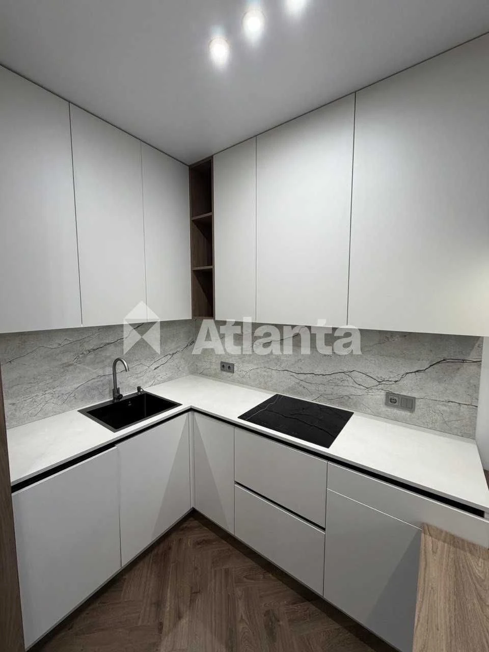 Новая 1-комнатная квартира 42 м² у Аркадии, рядом с морем, на низком этаже.