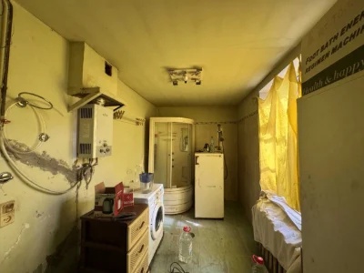 3-комнатная квартира (80 м2) на участке с местом для автомобиля и небольшим двором