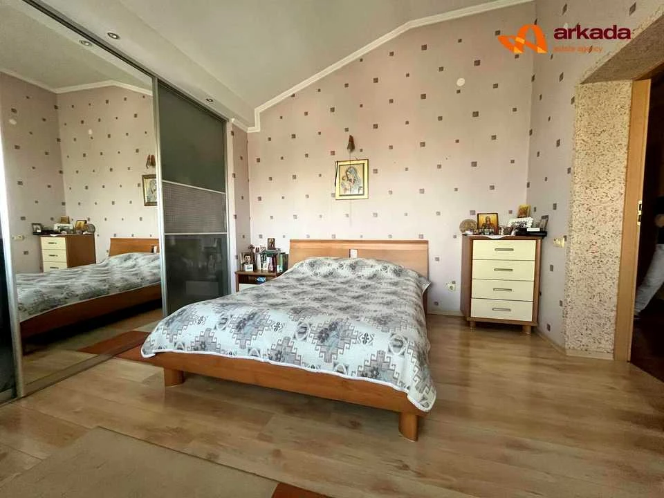 Apartment. Ivano-Frankivsk, Zalesnicha St.