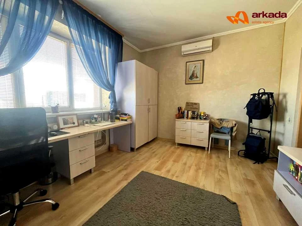 Apartment. Ivano-Frankivsk, Zalesnicha St.