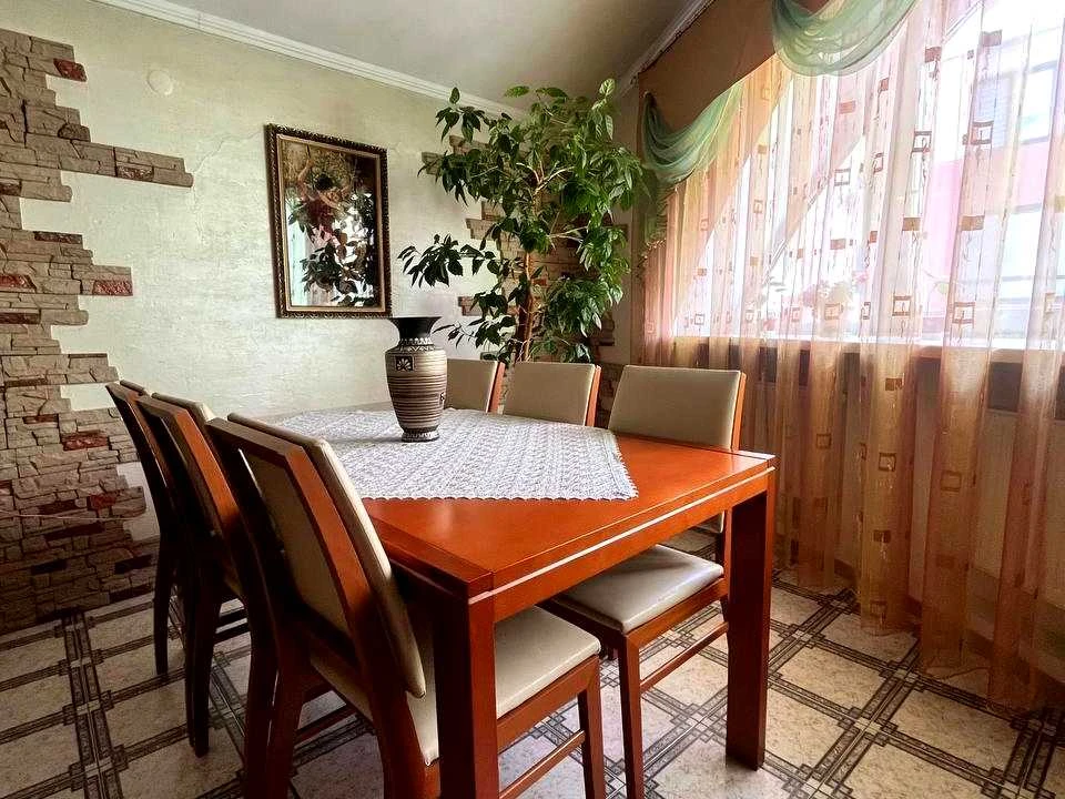 Apartment. Ivano-Frankivsk, Zalesnicha St.