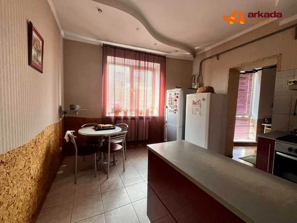 Apartment. Ivano-Frankivsk, Zalesnicha St.