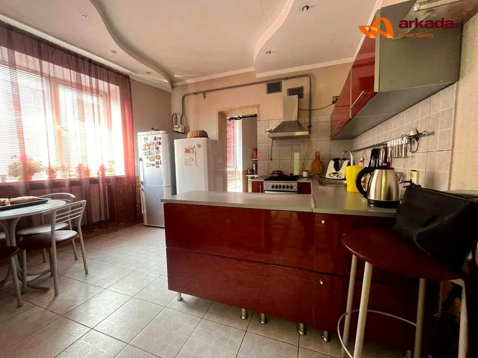 Apartment. Ivano-Frankivsk, Zalesnicha St.