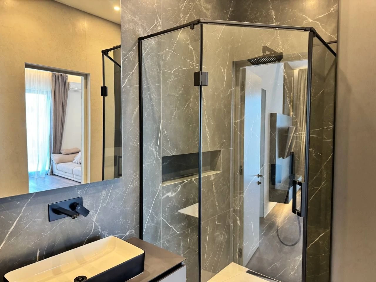 Premium apartment in the SHERWOOD complex: Designer apartment 60.3 m² with built-in storage