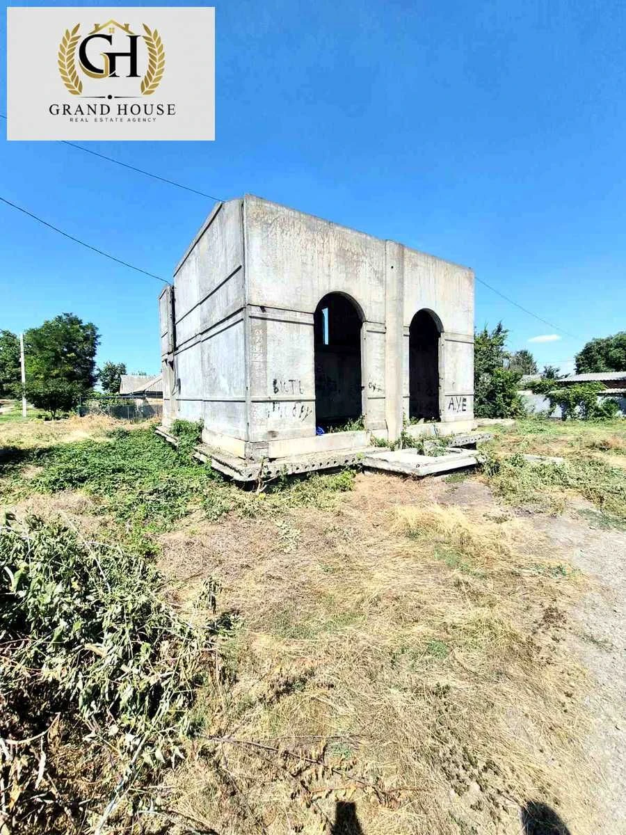 Urgent sale!! Selling unfinished house with documents in the area