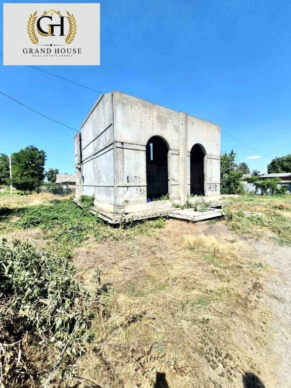 Urgent sale!! Selling unfinished house with documents in the area