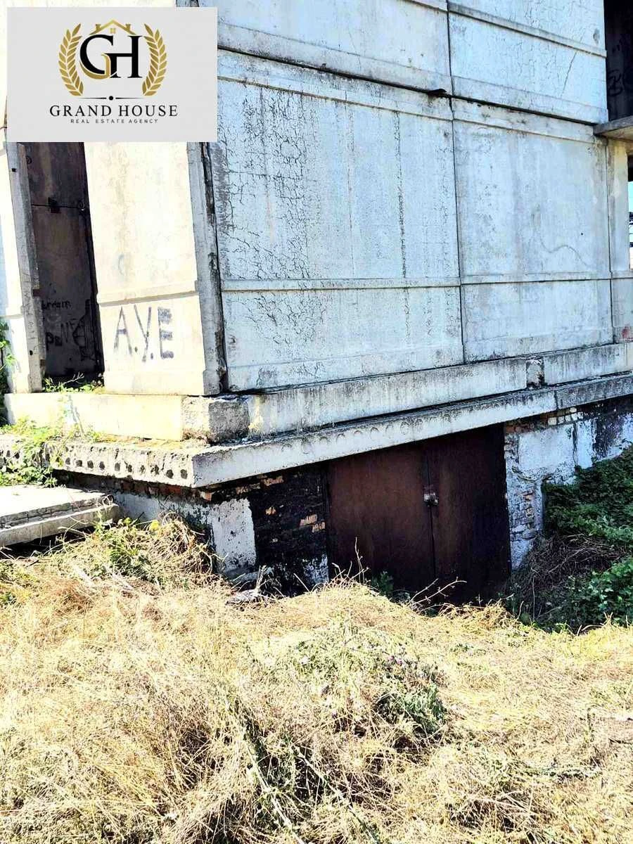 Urgent sale!! Selling unfinished house with documents in the area