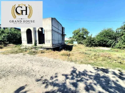 Urgent sale!! Selling unfinished house with documents in the area