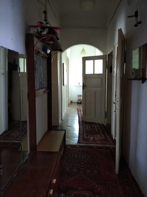 Продаю 4-х кімнатну квартиру в центрі