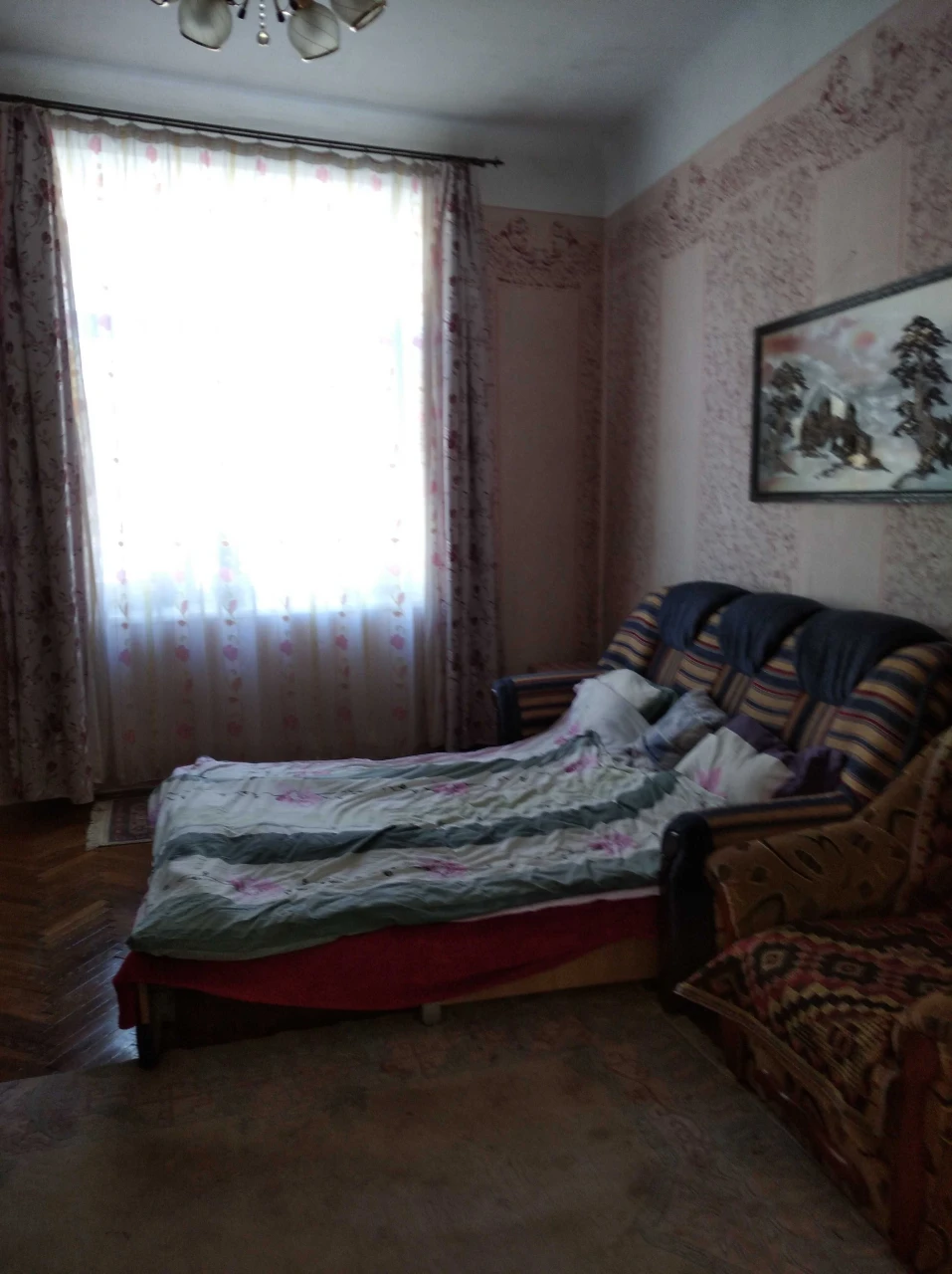 Продаю 4-х кімнатну квартиру в центрі