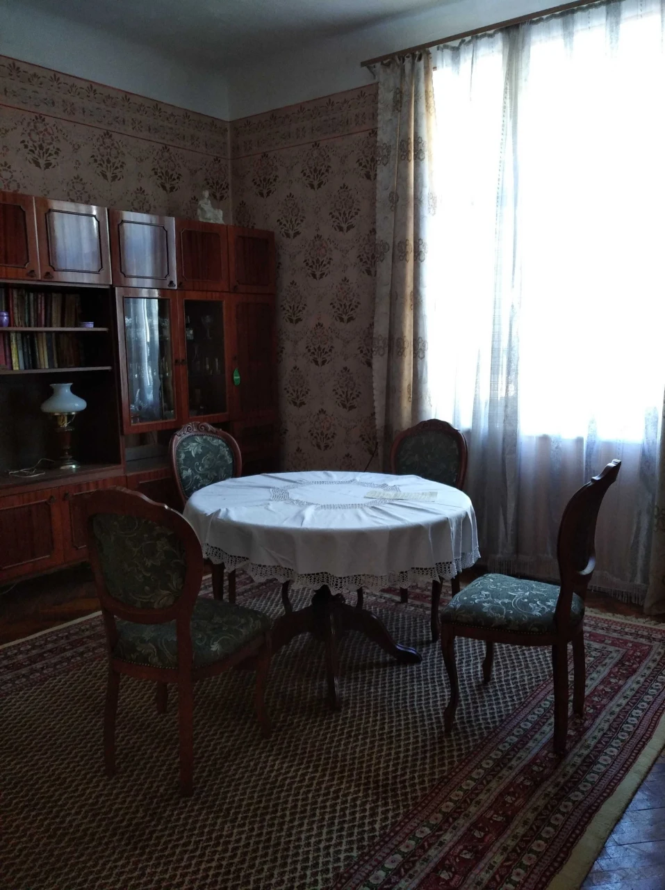 Продаю 4-х кімнатну квартиру в центрі
