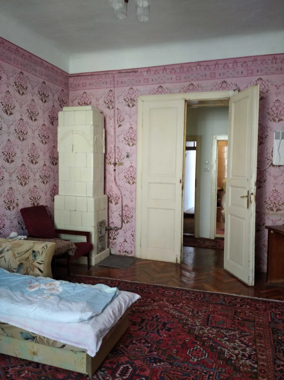 Продаю 4-х кімнатну квартиру в центрі
