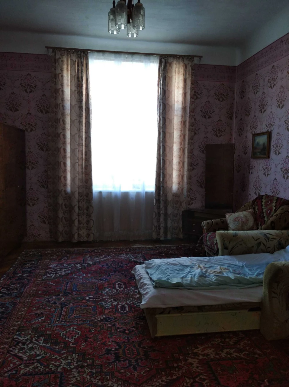 Продаю 4-х кімнатну квартиру в центрі