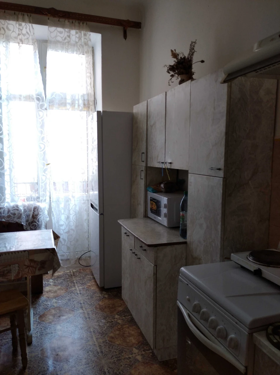 Продаю 4-х кімнатну квартиру в центрі