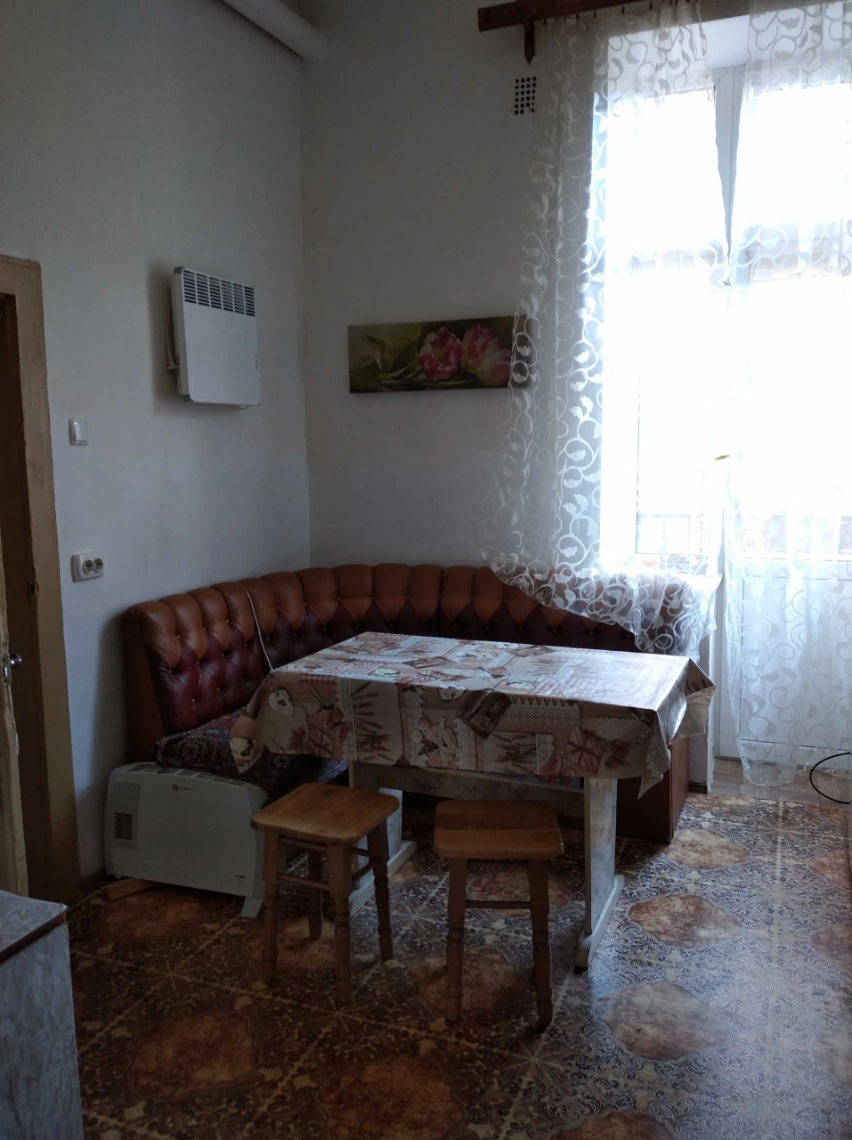 Продаю 4-х кімнатну квартиру в центрі