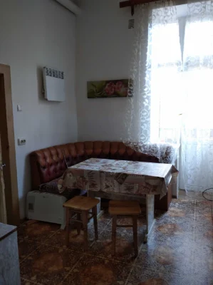 Продаю 4-х кімнатну квартиру в центрі