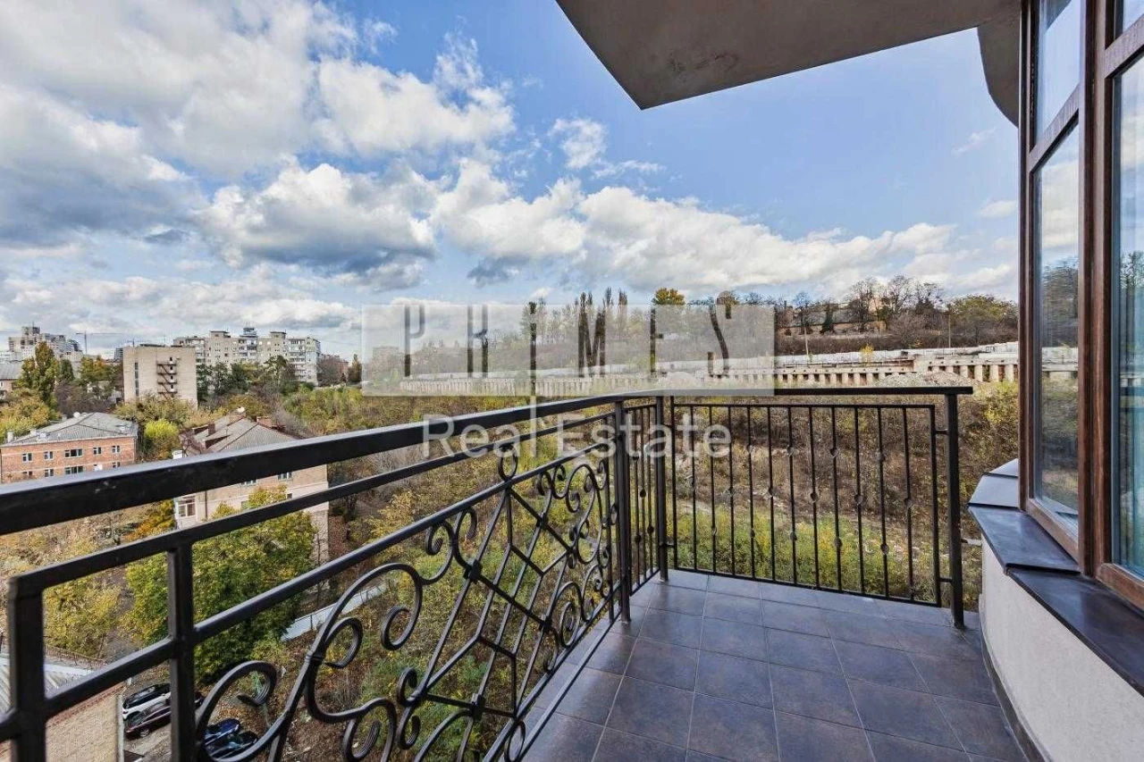 Sale of a 1-bedroom apartment 64 sq.m. in the Pechersk area in a new building