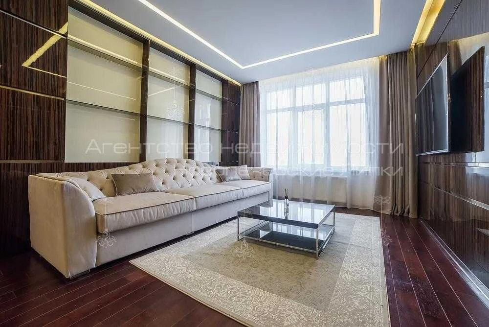 Sale of a spacious 4-room apartment 130m2 in residential complex "Novopechersk"