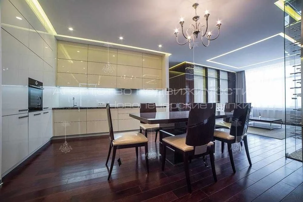 Sale of a spacious 4-room apartment 130m2 in residential complex "Novopechersk"