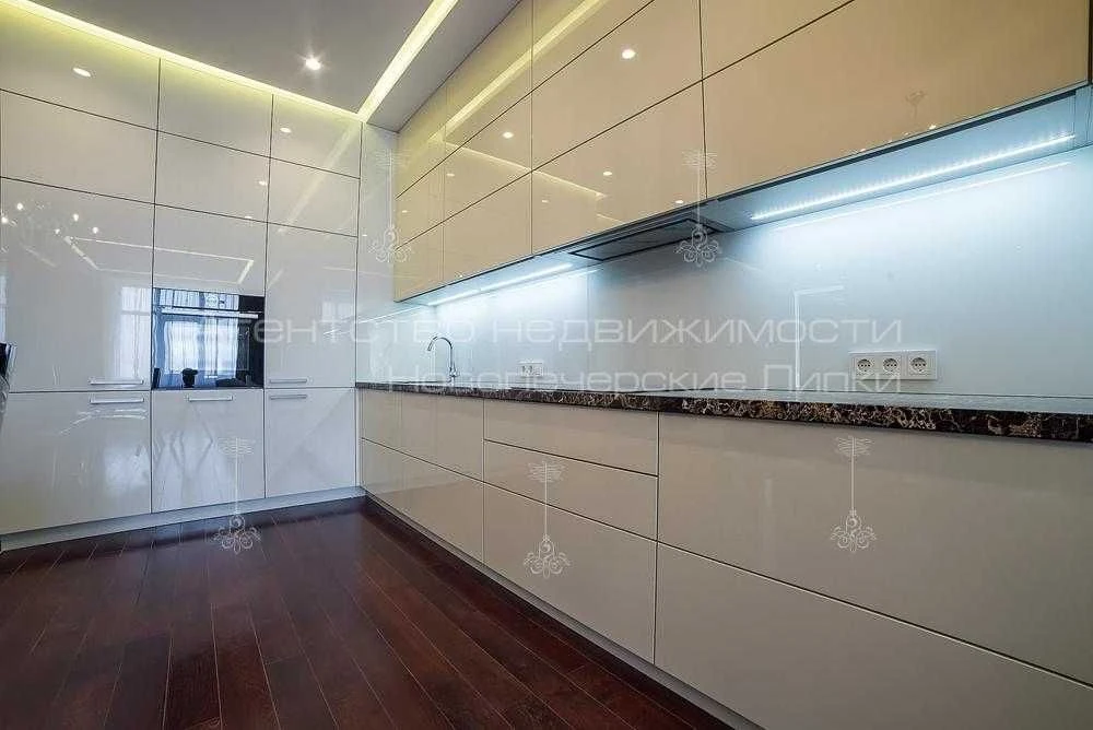 Sale of a spacious 4-room apartment 130m2 in residential complex "Novopechersk"