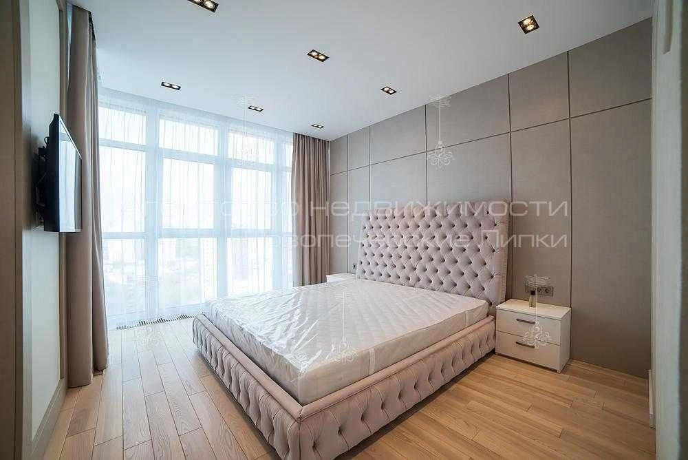 Sale of a spacious 4-room apartment 130m2 in residential complex "Novopechersk"