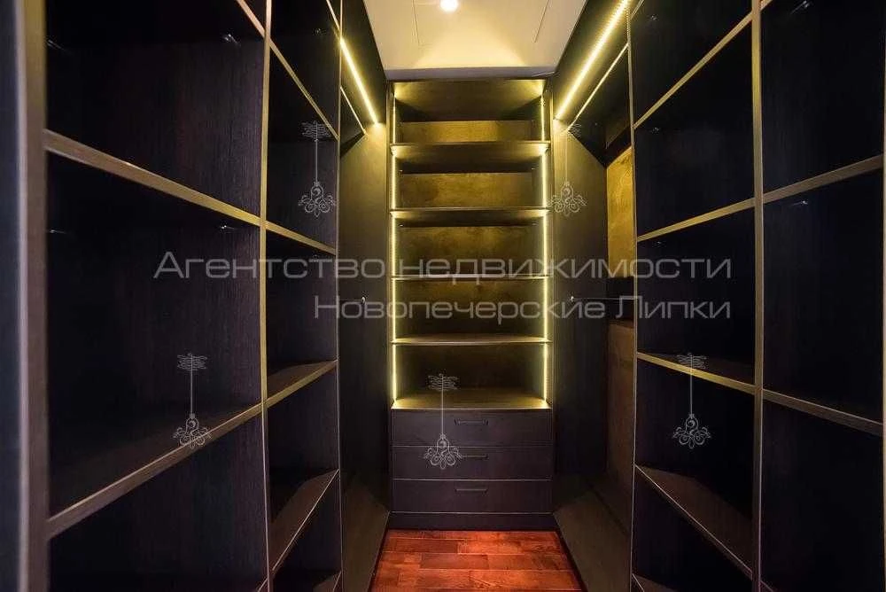 Sale of a spacious 4-room apartment 130m2 in residential complex "Novopechersk"