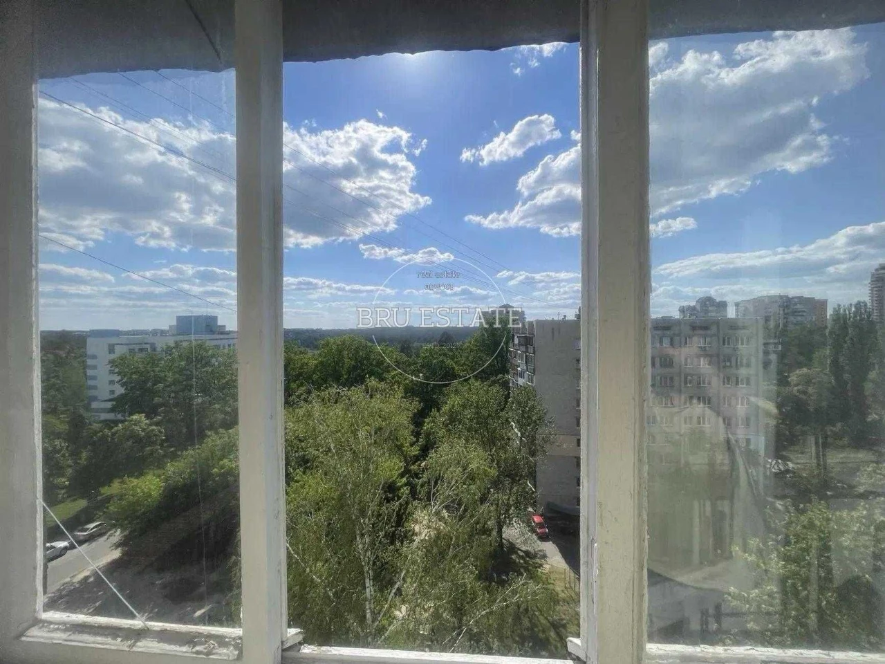 Продаж 1к квартири рядом с метро, лесом и озером