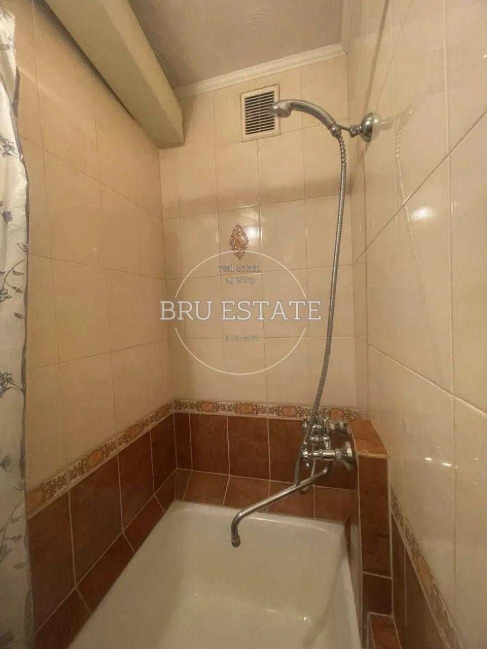 Продаж 1к квартири рядом с метро, лесом и озером