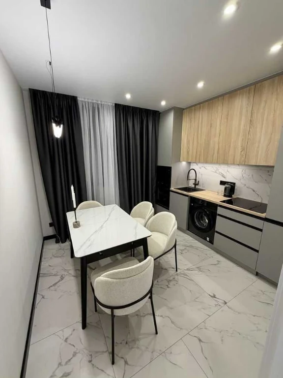 Продаж 1-кымнатной квартири загальною площею 42 кв.м. в ЖК Л