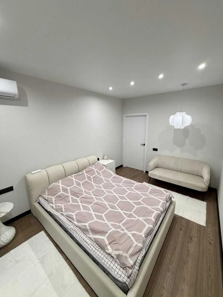 Продажа 1-комнатной квартиры общей площадью 42 кв.м. в ЖК Лебидиний