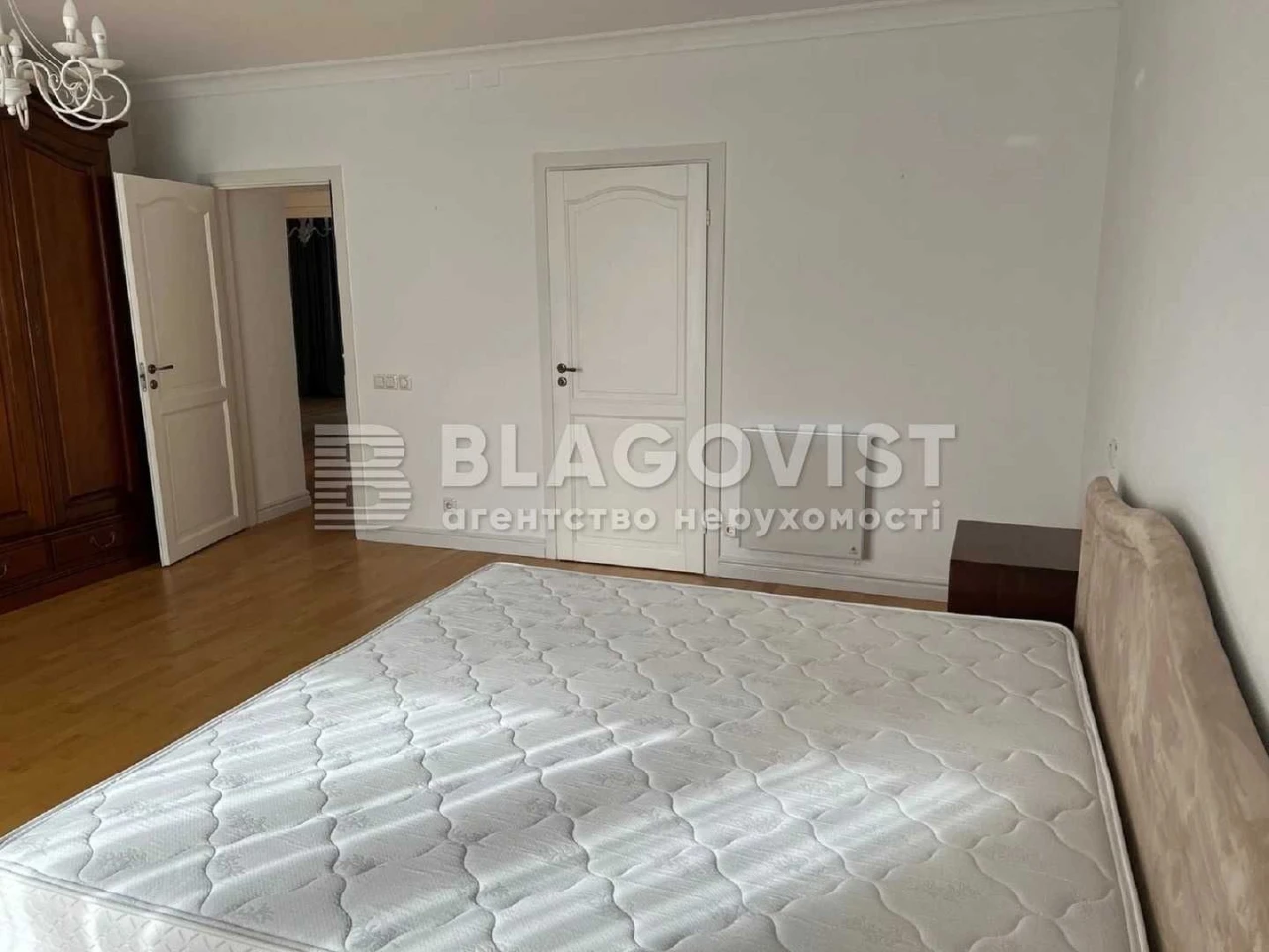Срочно продаётся Киев, улица Александра Кониского, 52-58