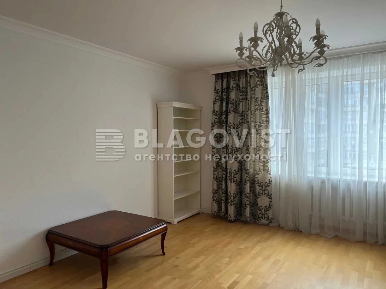Срочно продаётся Киев, улица Александра Кониского, 52-58
