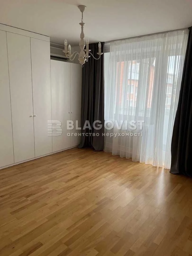 Срочно продаётся Киев, улица Александра Кониского, 52-58