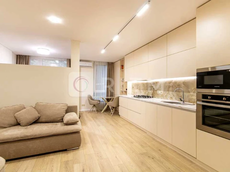 Apartment. Ivano-Frankivsk, Sichovykh Striltsiv St.