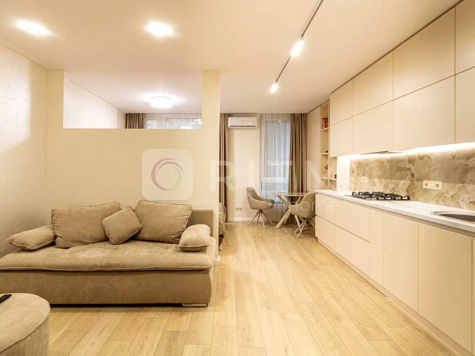 Apartment. Ivano-Frankivsk, Sichovykh Striltsiv St.
