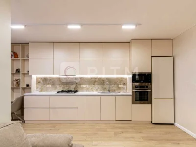Apartment. Ivano-Frankivsk, Sichovykh Striltsiv St.