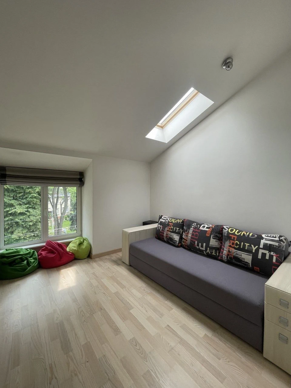 Selling a 3-bedroom apartment on Джерельна Street