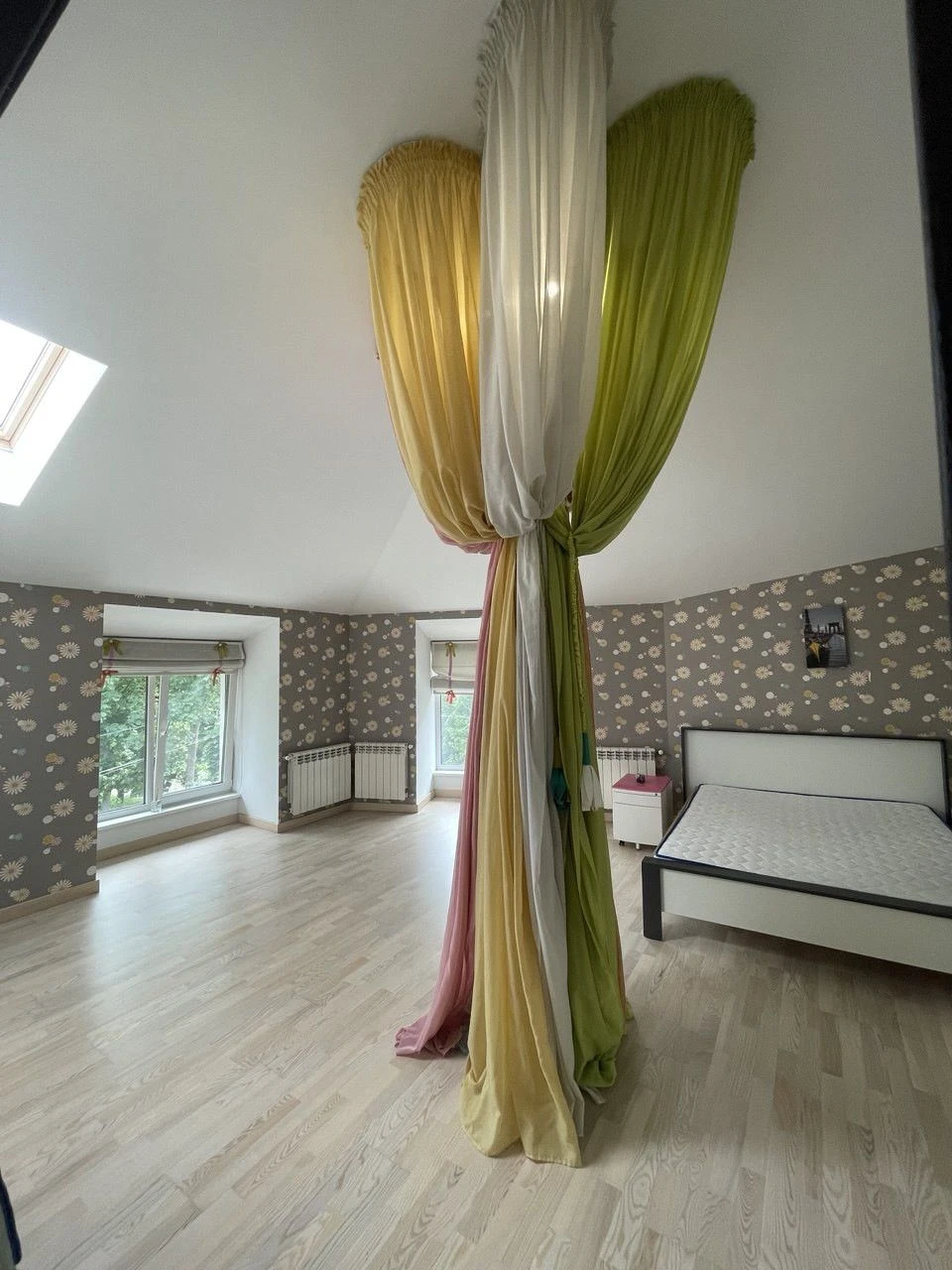 Selling a 3-bedroom apartment on Джерельна Street