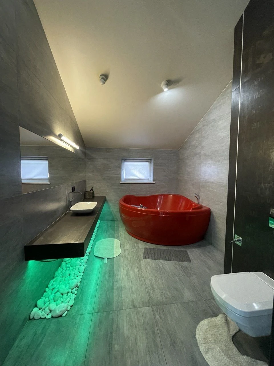 Selling a 3-bedroom apartment on Джерельна Street