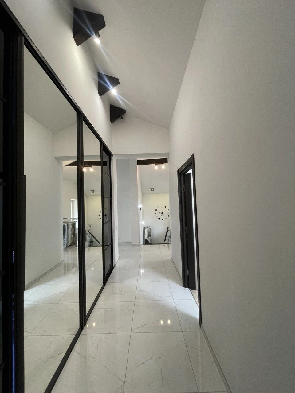 Selling a 3-bedroom apartment on Джерельна Street
