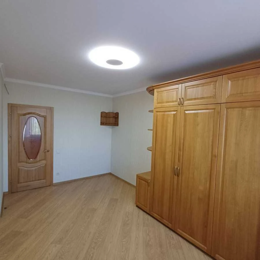 Продаж 3-кімнатній квартири 103.7 м², вулиця Михайла Донца, Ло