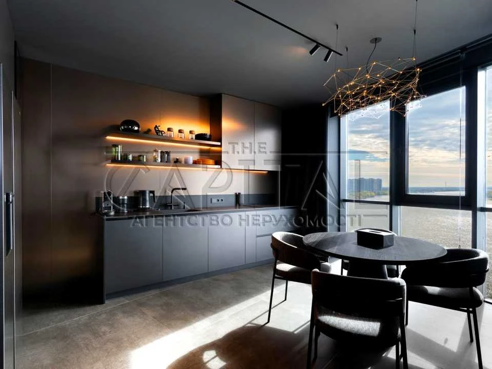 Apartment. Kyiv, Дніпровська набережна, вул.