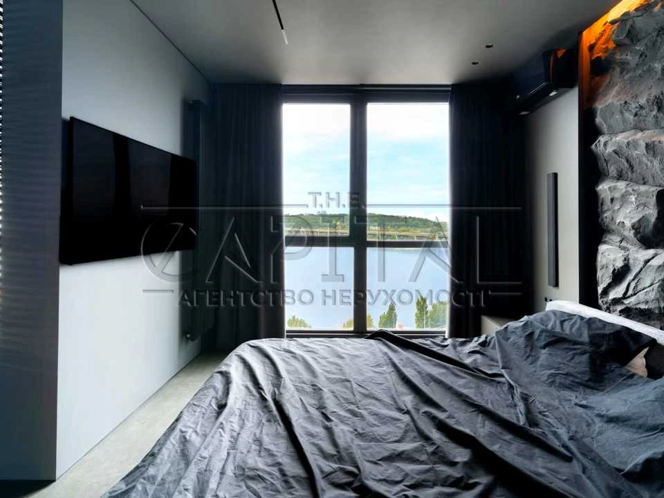 Apartment. Kyiv, Дніпровська набережна, вул.